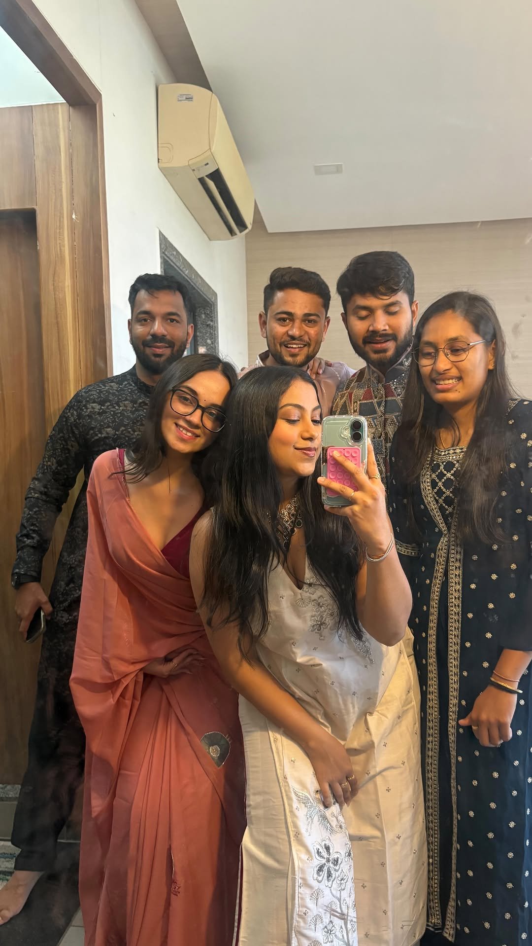 himani_thakkar1708 photo