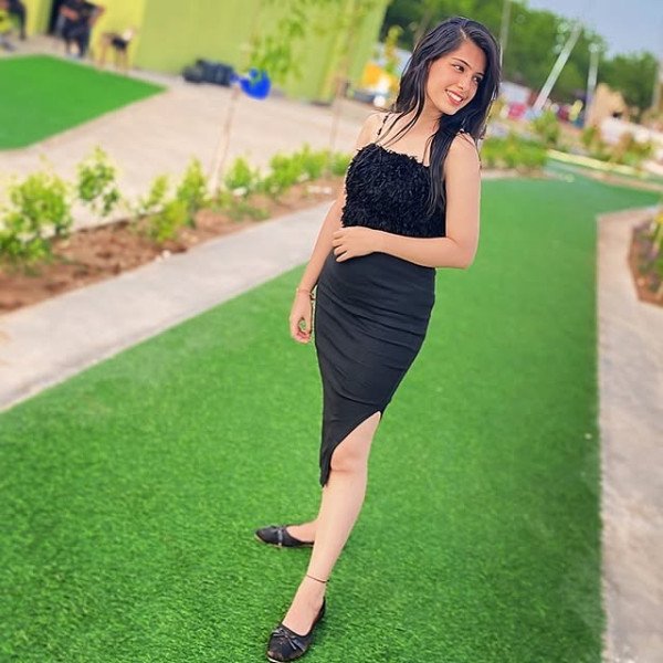 urvashi_kewlani photo