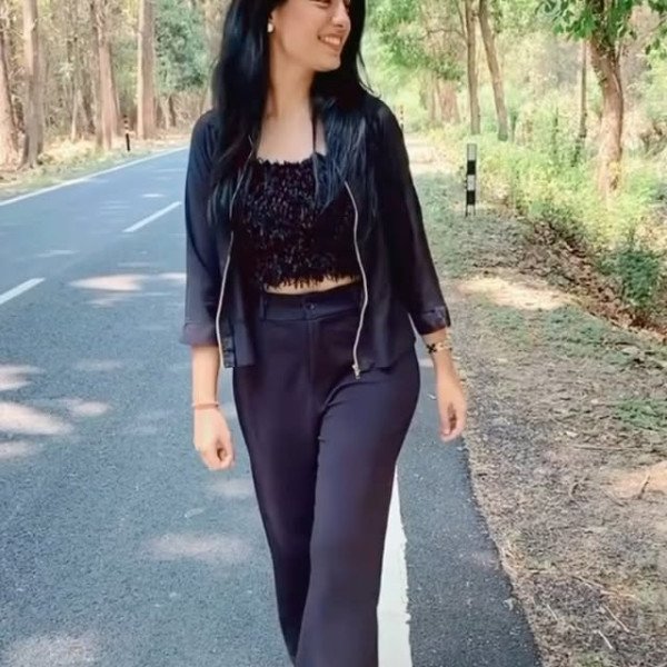 urvashi_kewlani photo